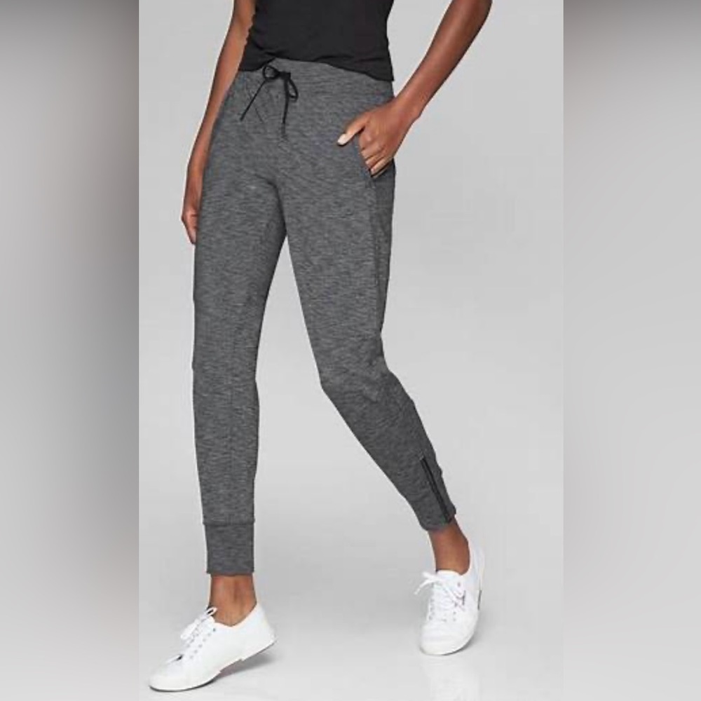Athleta Metro Street jogger//Women’s size M//heathered grey